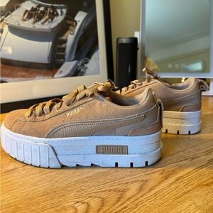 ✨BEIGE PLATFORM PUMA SNEAKERS✨